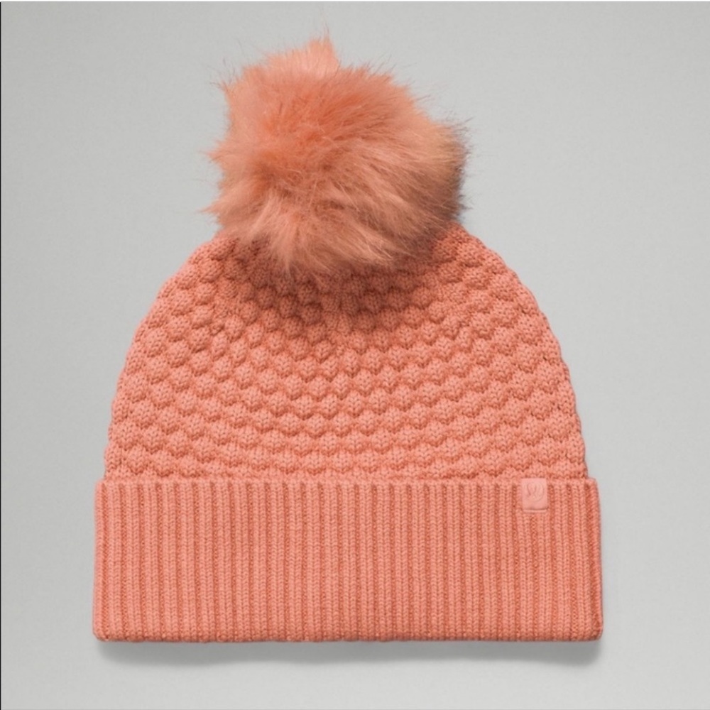 Lululemon Bubble Knit Pom Beanie NWT Pink Savannah
Coral (One Size)